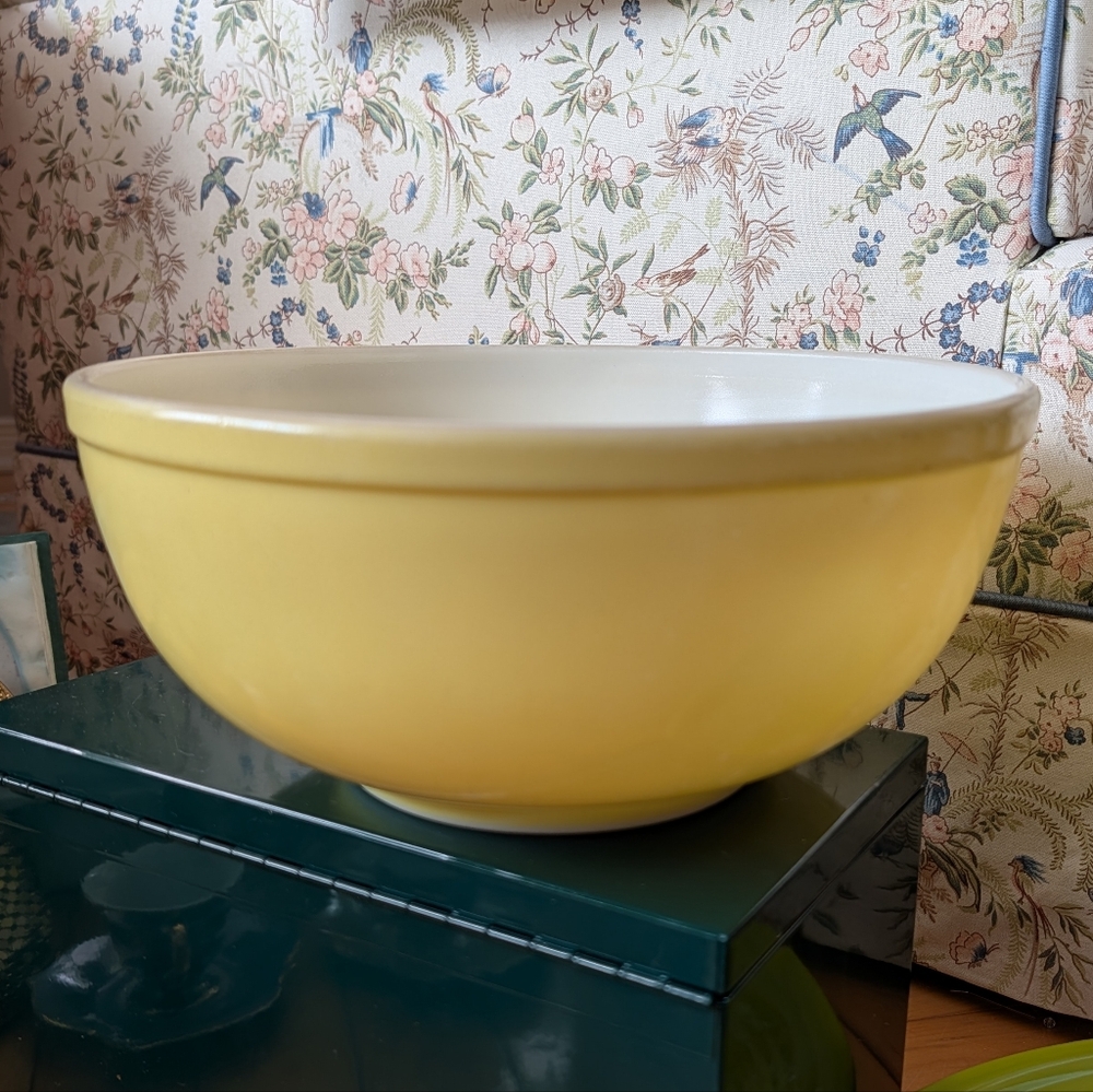 Vtg 10" Pyrex Mixing Bowl *Read*